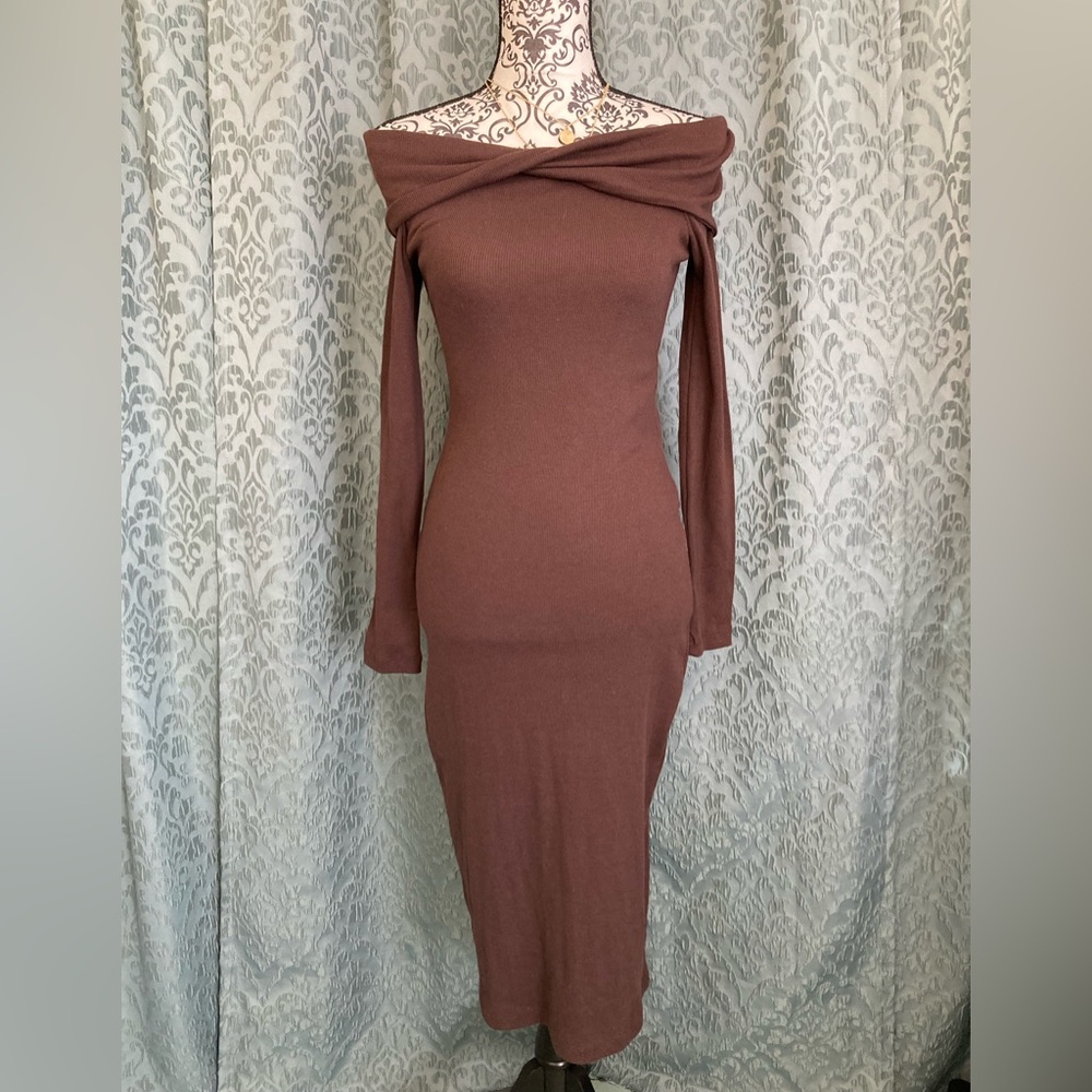Universal Thread | NWT Women’s Off The Shoulder Long Sleeve Ribbed Dress - Picture 2 of 6